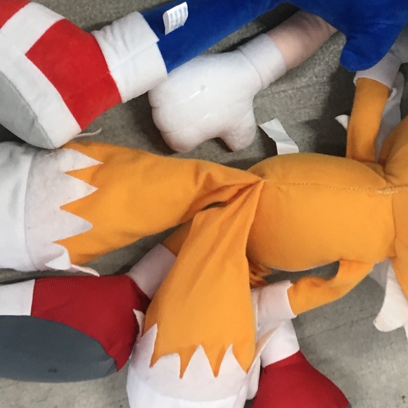 $25 ONE DAY ONLY ⬅️⬅️⬅️⬅️Two Sonic and Tails Large Plushies - Picture 11 of 12